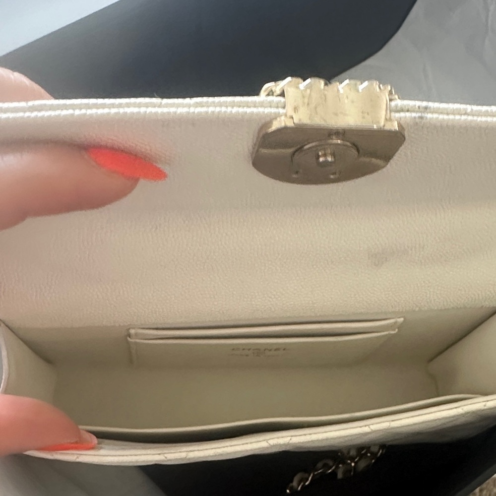 CHANEL Cream Quilted Leather Top Handle Shoulder Bag with Gold Chain - Picture 11 of 12